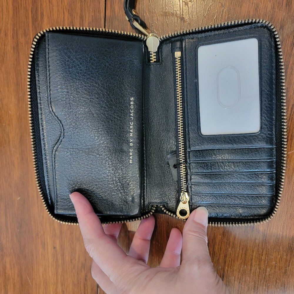 NWT Marc by Marc Jacobs Black Leather Wristlet/Wallet Flawed - Picture 4 of 14